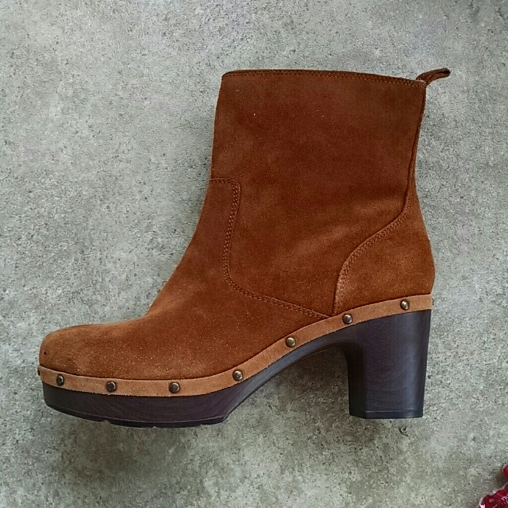 Clarks Ledella Abby Clog Booties